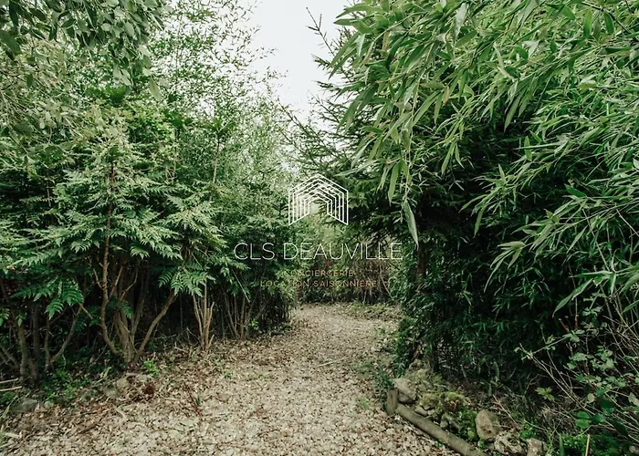 Bois Corail Maison De Jardin, Vue & Trouville-sur-Mer